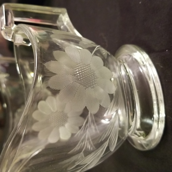 Vintage Heisey Etched glass sugar and cream set - Picture 13 of 15